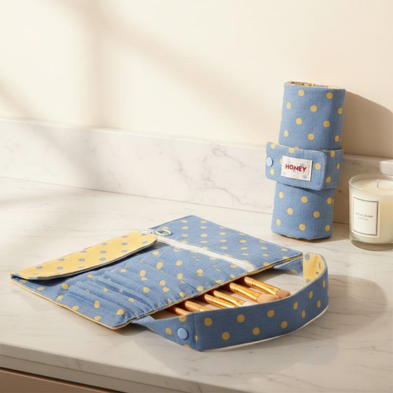 Vintage Polka Dot Roll Up Penc - Makeup 评论和价格