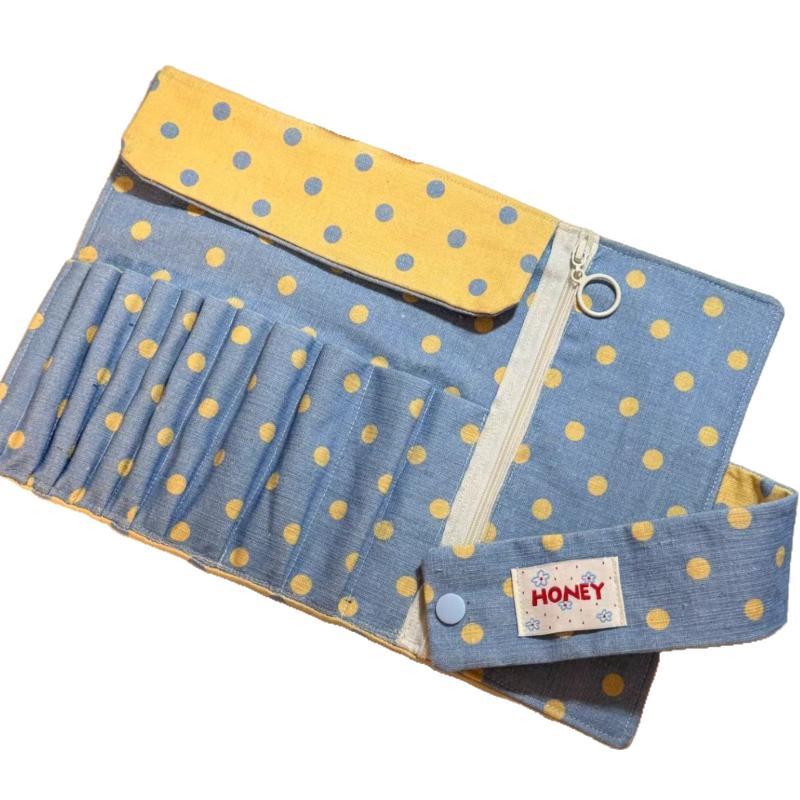 Vintage Polka Dot Roll Up Penc - Makeup 评论和价格